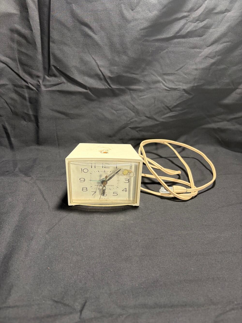 Vintage Dial Alarm Clock Model 7299 General Electric USA GE 347B